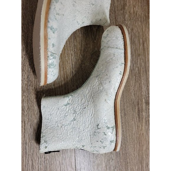 CLIFF DWELLER by CYDWOQ White Crackled Leather Boots Women's 37.5 / 7.5 - Picture 2 of 14